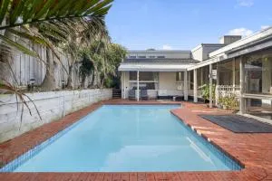 5-Bed Haven with Pool Minutes From Beaches & Parks - Mentone