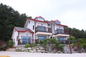 Uljin Blue Ara CD pension - Uljin