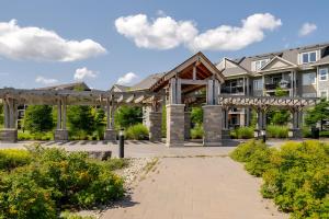 Specious 2 Bedroom Condo in Collingwood