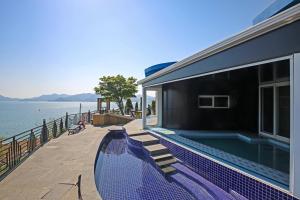 Namhae Bokkongii Seesru Ocean View Poolvilla