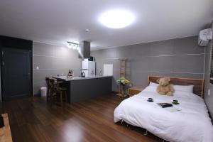 Uljin Blue Ara CD pension