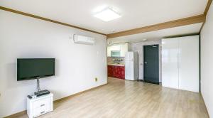 Geojae Beach Maru Pension