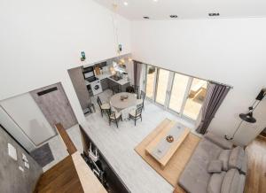 Slowing Slowing Stay