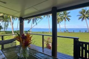 Sekawa Bay Beachfront Retreat - Navata