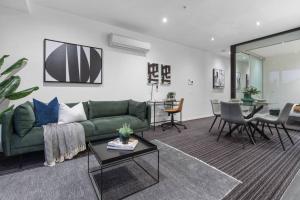 Luxurious Fitzroy Street Getaway