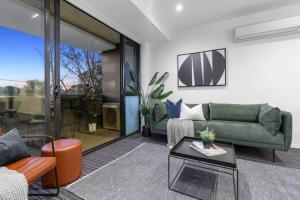 Luxurious Fitzroy Street Getaway