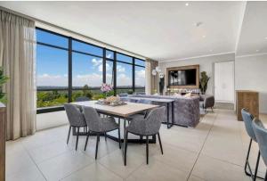 Luxurious 2-bedroom Apartment in Sandton