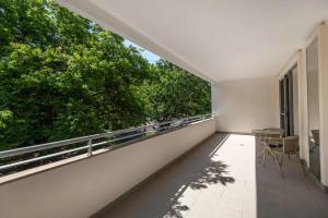 Central Canberra Stay Cozy Braddon Apartment with Parking