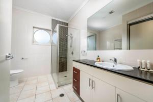 Central Canberra Stay Cozy Braddon Apartment with Parking