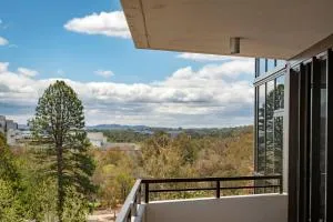 Amazing View In Large Apartment Barton ACT - Kingston 