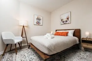 Gorgeous studio steps from The Groove - Parklabrea