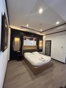 Topinn Hotel - 巴吞他尼