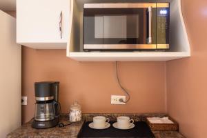 Cozy 3 Bedroom House 5mins from the Airport