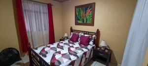 Cozy 3 Bedroom House 5mins from the Airport