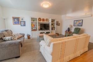 Three-Bedroom House room in Traveler's Rest home