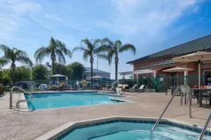 圣塔克拉里塔瓦伦西亚Residence Inn酒店 - 圣塔克拉瑞塔