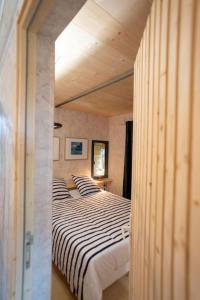 B&B / Chambres d'hotes La Ferme du golf, gite atypique et artistique : photos des chambres