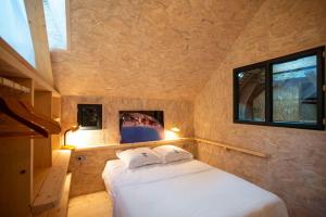 B&B / Chambres d'hotes La Ferme du golf, gite atypique et artistique : photos des chambres