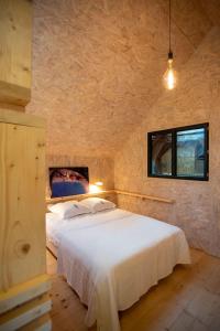 B&B / Chambres d'hotes La Ferme du golf, gite atypique et artistique : photos des chambres