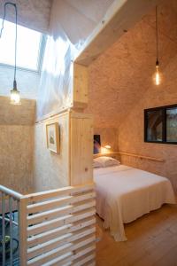 B&B / Chambres d'hotes La Ferme du golf, gite atypique et artistique : photos des chambres