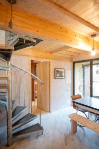 B&B / Chambres d'hotes La Ferme du golf, gite atypique et artistique : photos des chambres