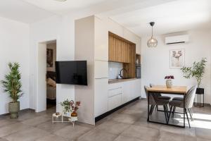 Honoris Apartment - Brand new - Private parking - 90 m from the beach- Terrace