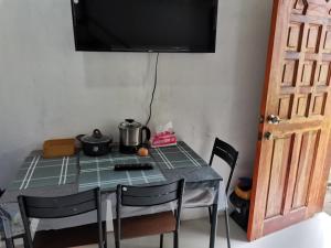1 Bed House - Sleeps 2 - Parking - Wifi