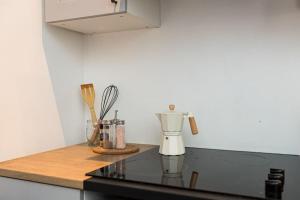 Cute studio APT with a View over the rooftops and Free parking in the area