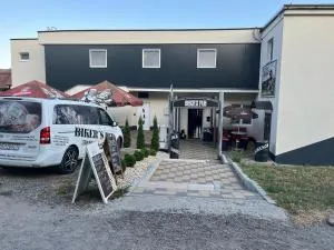 Penzion BIKER'S - 维内