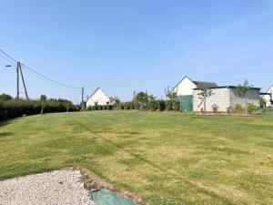 Maisons de vacances La clairiere Maison spacieuse renovee joliment decoree tout confort 12 p 2 sdb 2 wc grand jardin clos, belle terrasse amenagee, parking privatif, ping pong baby foot proche Omaha Beach et Bayeux : photos des chambres