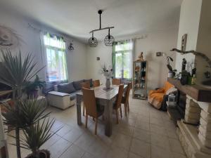Appartements Maison Familiale Rdc Roquevaire : photos des chambres