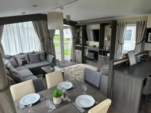 Lagoon Close Holiday Home - Sidlesham