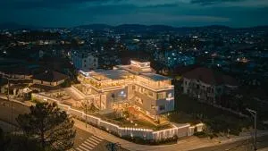 California Hotel - Ấp Ða Thành