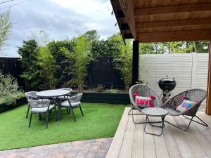 Caban Y Tan Dderwen with private Wood Fired Hot Tub
