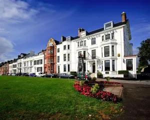 皇家灯塔酒店 - 道利什