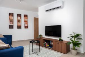 Modern 2BR Stylish Apartment with 2 Balconies - Close to St Julians & Sliema & Yacht Marina