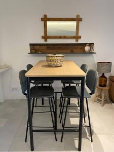 Modern Apartment with balcony and direct access to the pool