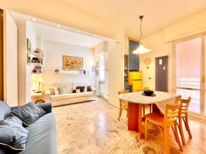 Hostdomus - Navy Suite