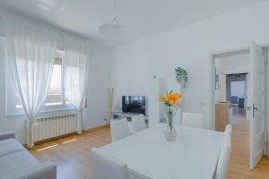 "LAttico Bianco" city view 10 m a piedi dal mare