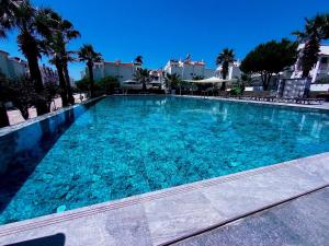 Villa Blue By The Pool, Near Sea