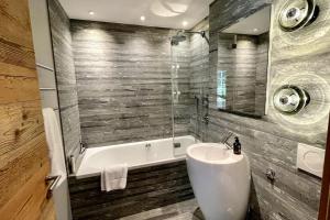 Private luxury 4 bedroom apartment in Flims Waldhaus