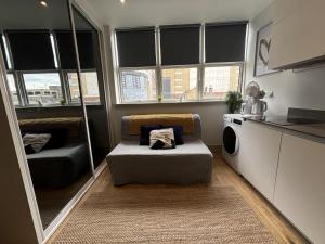 Sleeps 2 Studio -Central Croydon London -WiFi & Tv