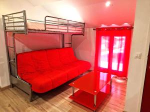 11 - Très joli 2 pièces climatisé tout équipé pour 1 à 5 personnes, avec 3 lits, vue sur parc arboré, parking privatif gratuit, grand fourgon possible, tout le linge de maison est fourni