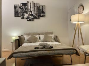 Gold Hotel - Paris-Disney Studio