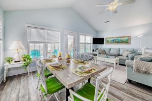 Beach Bliss- 4BR - Beach Access - Kayak - WI-FI home