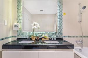 Prival - Marina & Sea View