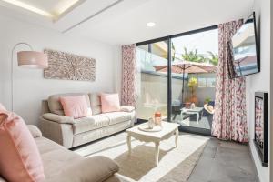 Villa Camelia by Homie