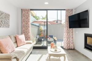 Villa Camelia by Homie