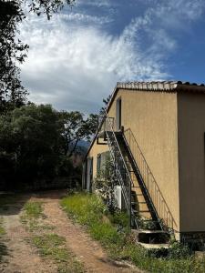 Maisons de vacances A SUARELLA - Villa climatisee - 4 chambres - piscine chauffee : photos des chambres