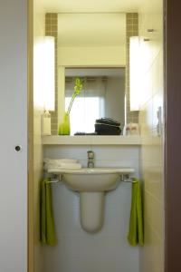 Hotels Brit Hotel Reims Croix Blandin : photos des chambres